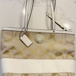 Coach Signature Collection | Shoulder Bag | Cream | Excellent Condition